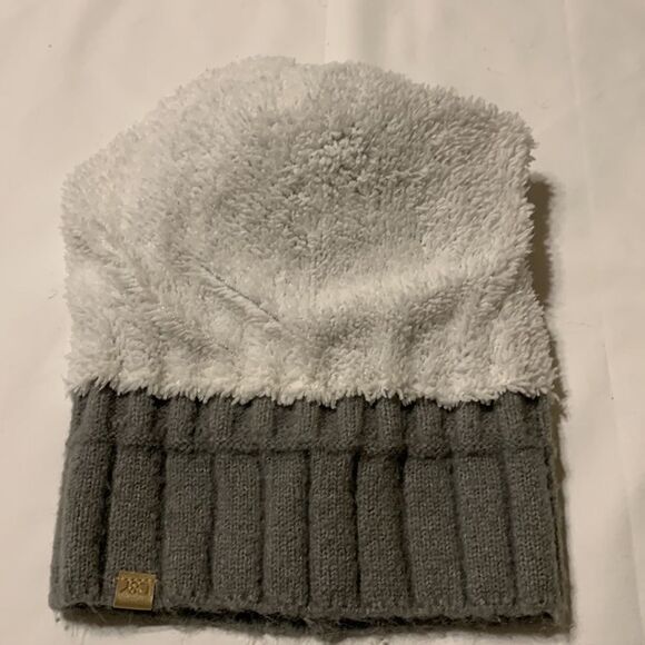David and Young beanie with faux fur lining - Picture 6 of 8